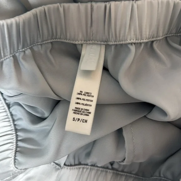 Skims Hotel Shine Long Sleeve Button Up Sleep Set Size Small Light Blue - Picture 6 of 6